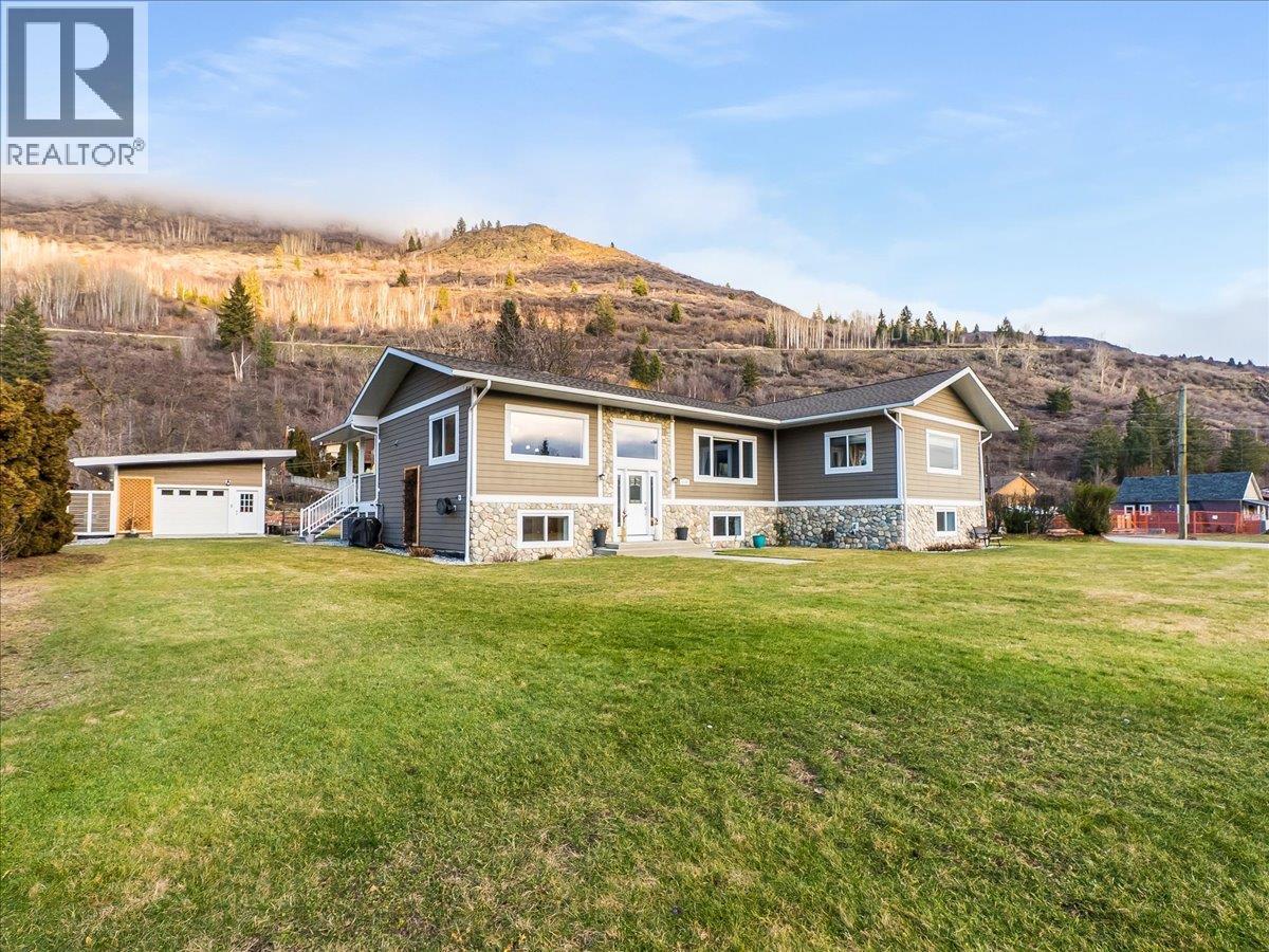 8480 Highway 22a, Trail, British Columbia  V1R 4W8 - Photo 5 - 10373003