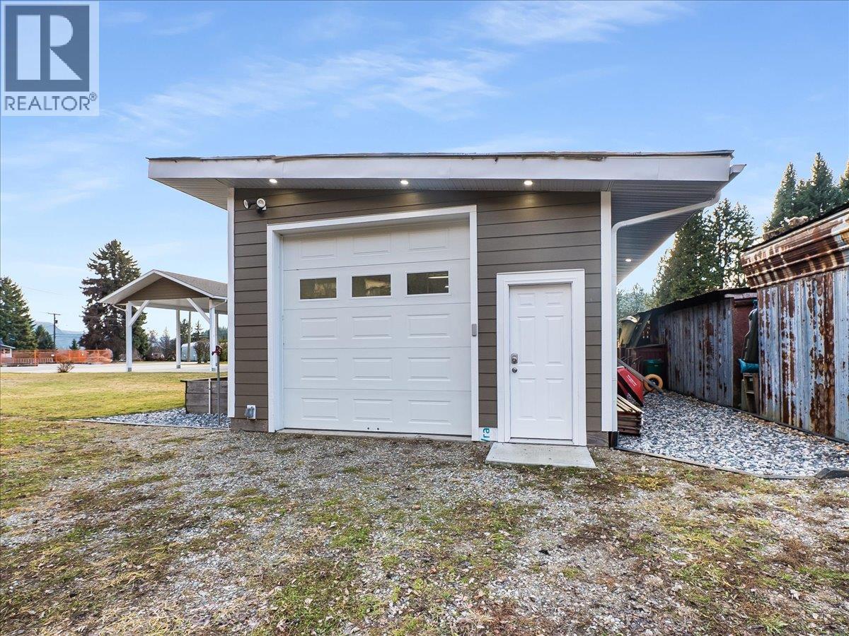 8480 Highway 22a, Trail, British Columbia  V1R 4W8 - Photo 53 - 10373003