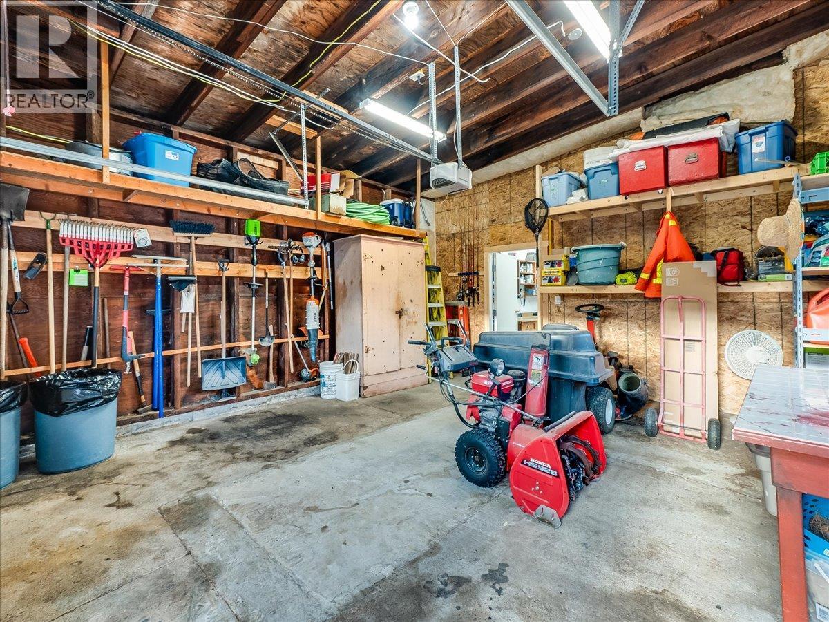 8480 Highway 22a, Trail, British Columbia  V1R 4W8 - Photo 58 - 10373003