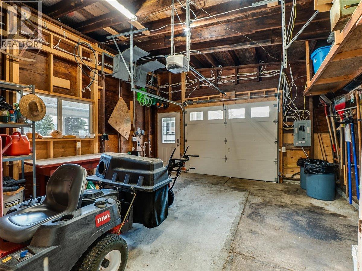 8480 Highway 22a, Trail, British Columbia  V1R 4W8 - Photo 59 - 10373003