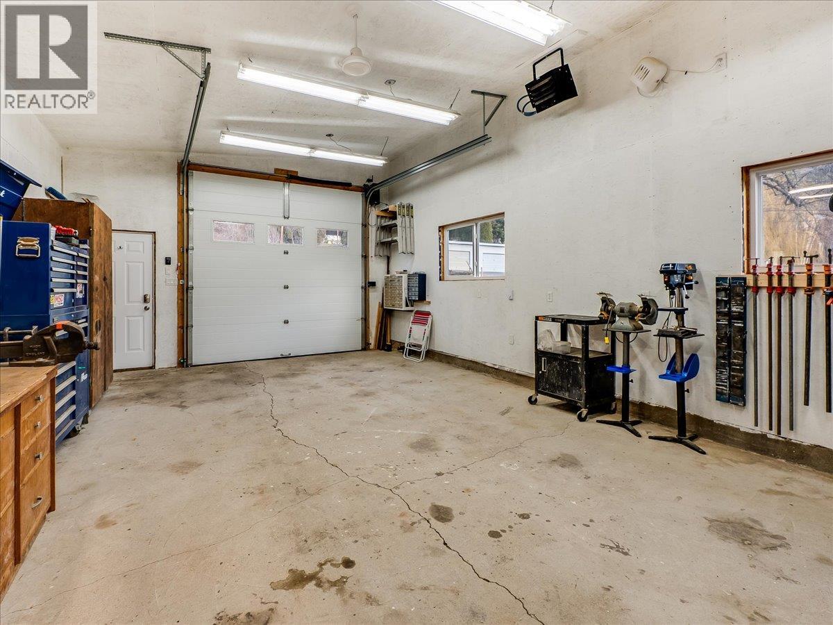 8480 Highway 22a, Trail, British Columbia  V1R 4W8 - Photo 60 - 10373003