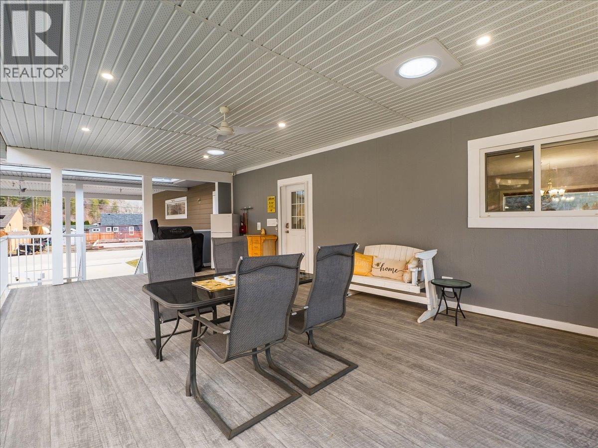 8480 Highway 22a, Trail, British Columbia  V1R 4W8 - Photo 66 - 10373003