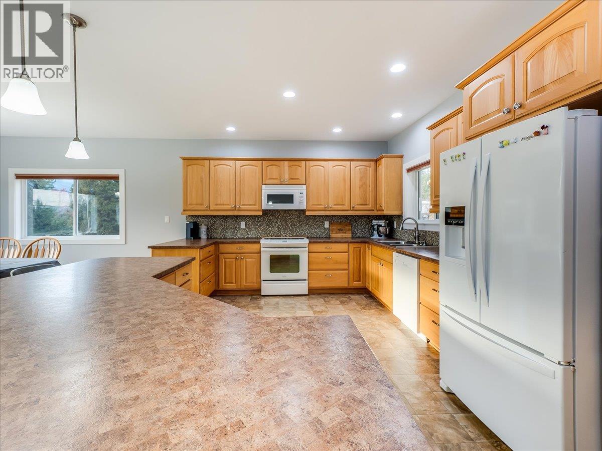 8480 Highway 22a, Trail, British Columbia  V1R 4W8 - Photo 8 - 10373003