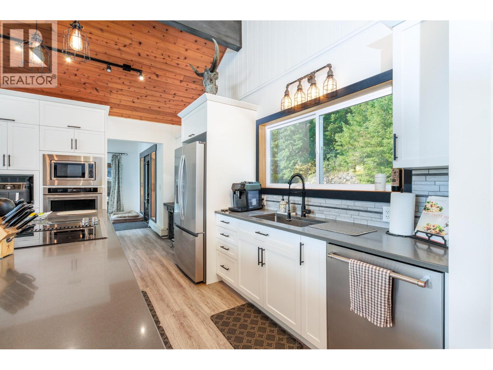 6171 50 Street Nw, Salmon Arm, British Columbia  V1E 3A6 - Photo 11 - 10373228