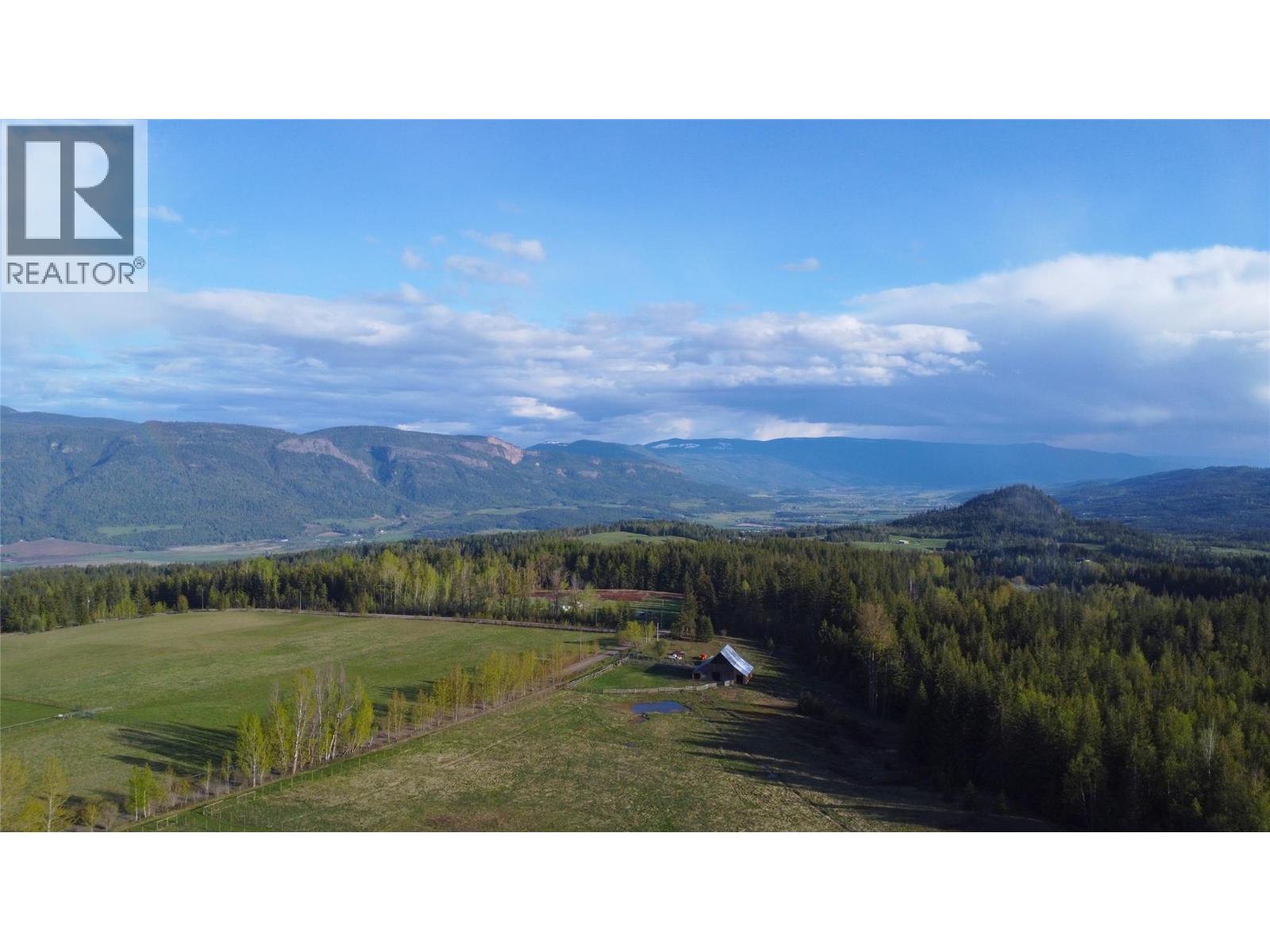 100 Lidstone Road, salmon arm, British Columbia