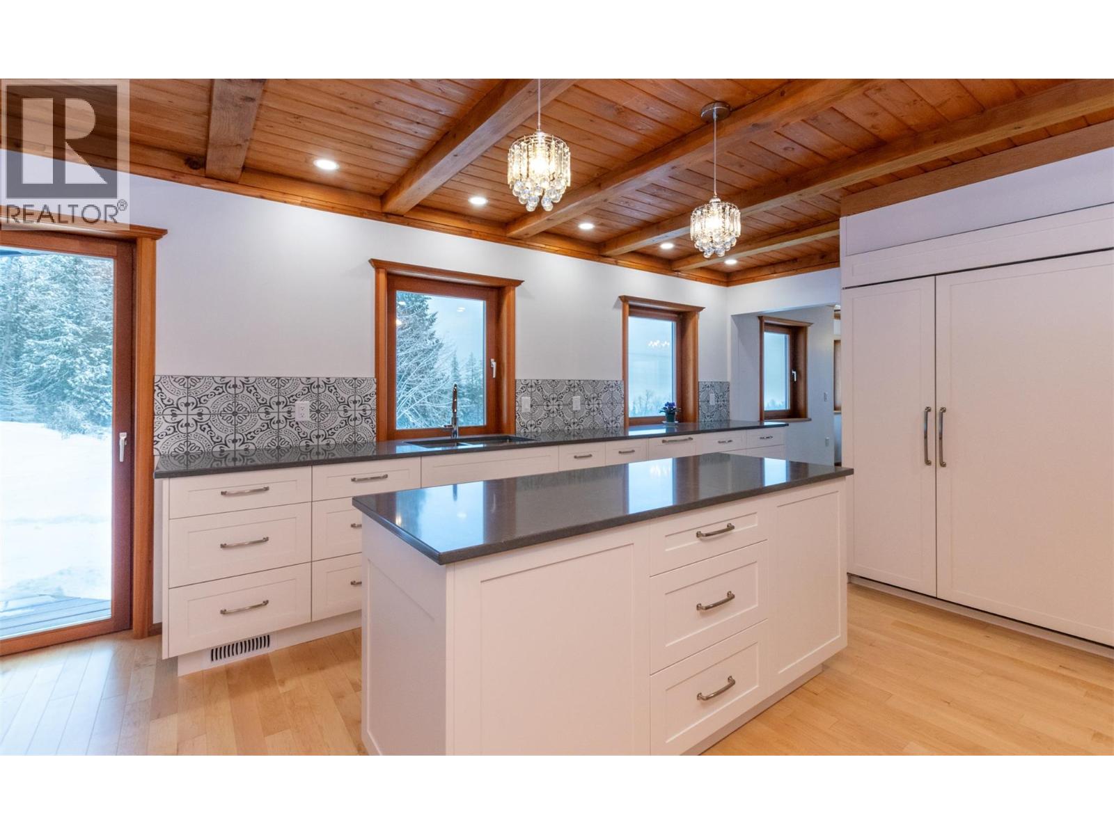 100 Lidstone Road, Salmon Arm, British Columbia  V1E 2Y1 - Photo 14 - 10373217