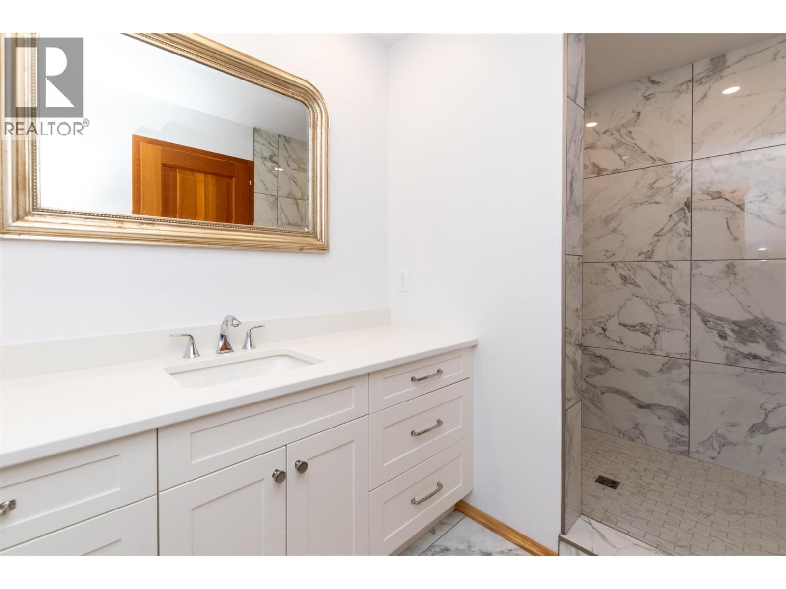 100 Lidstone Road, Salmon Arm, British Columbia  V1E 2Y1 - Photo 19 - 10373217