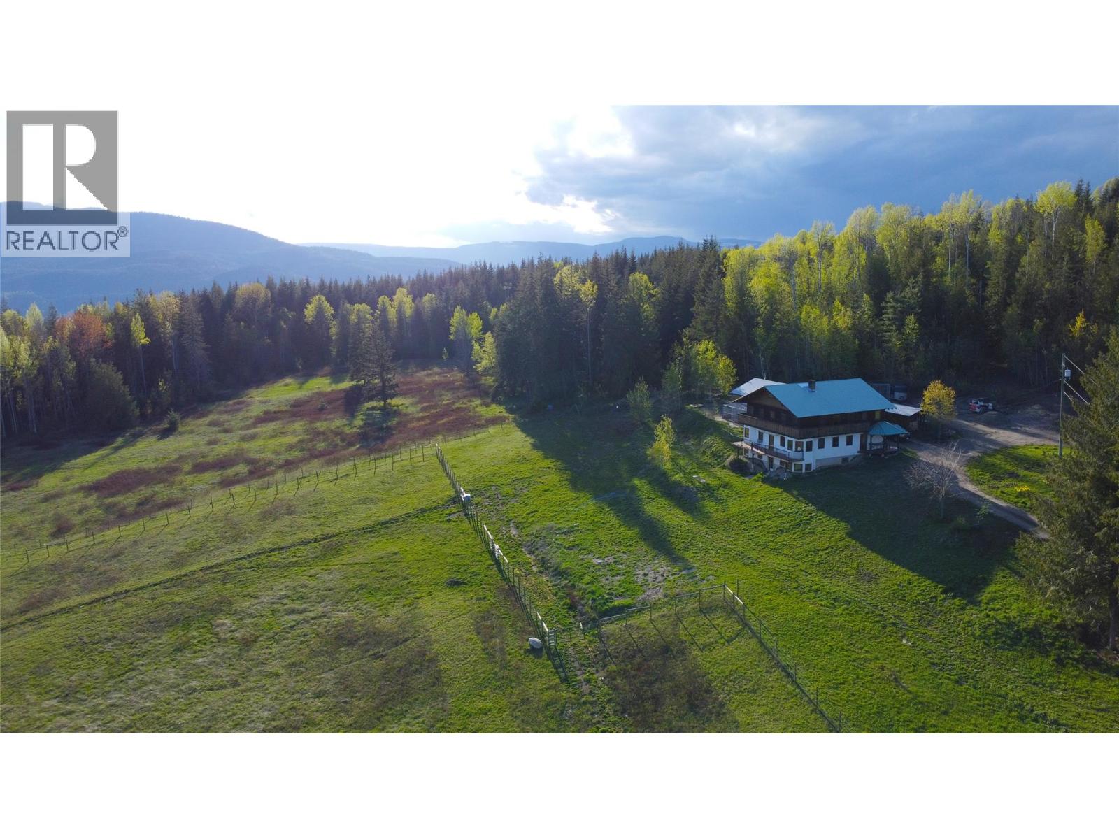 100 Lidstone Road, Salmon Arm, British Columbia  V1E 2Y1 - Photo 2 - 10373217