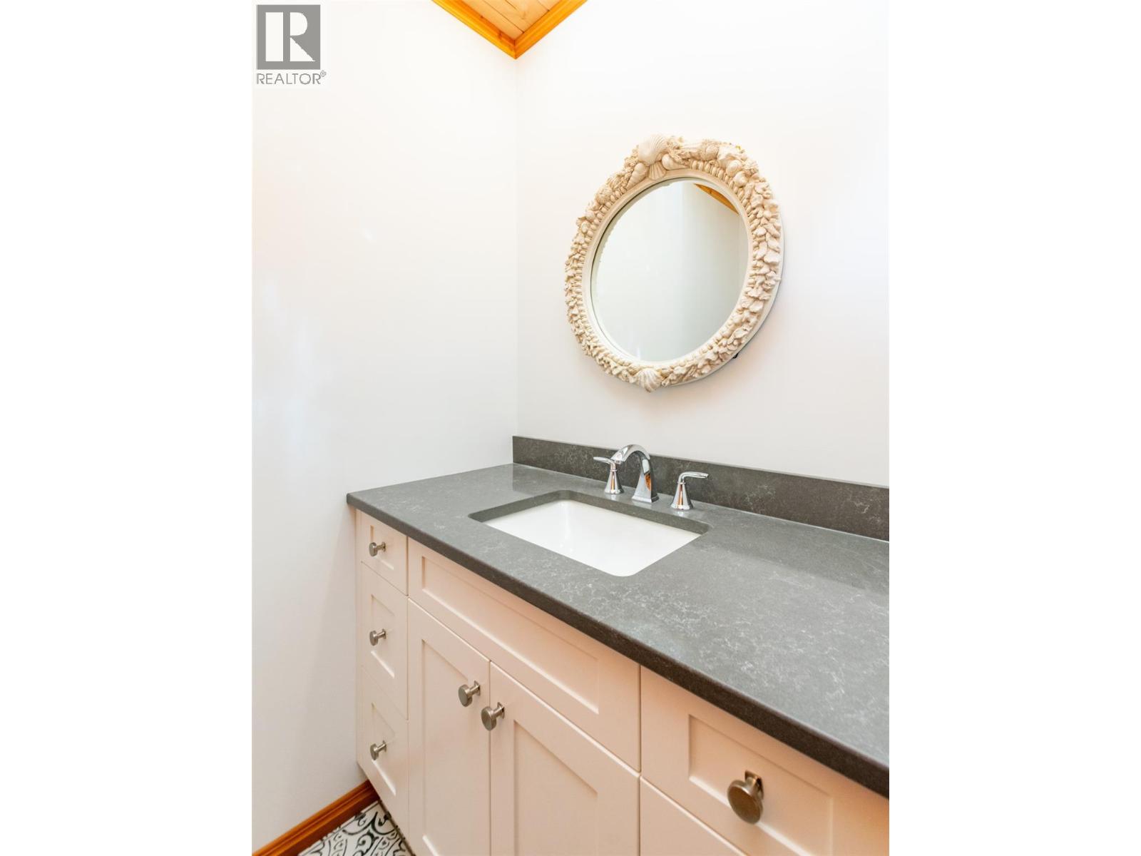 100 Lidstone Road, Salmon Arm, British Columbia  V1E 2Y1 - Photo 20 - 10373217