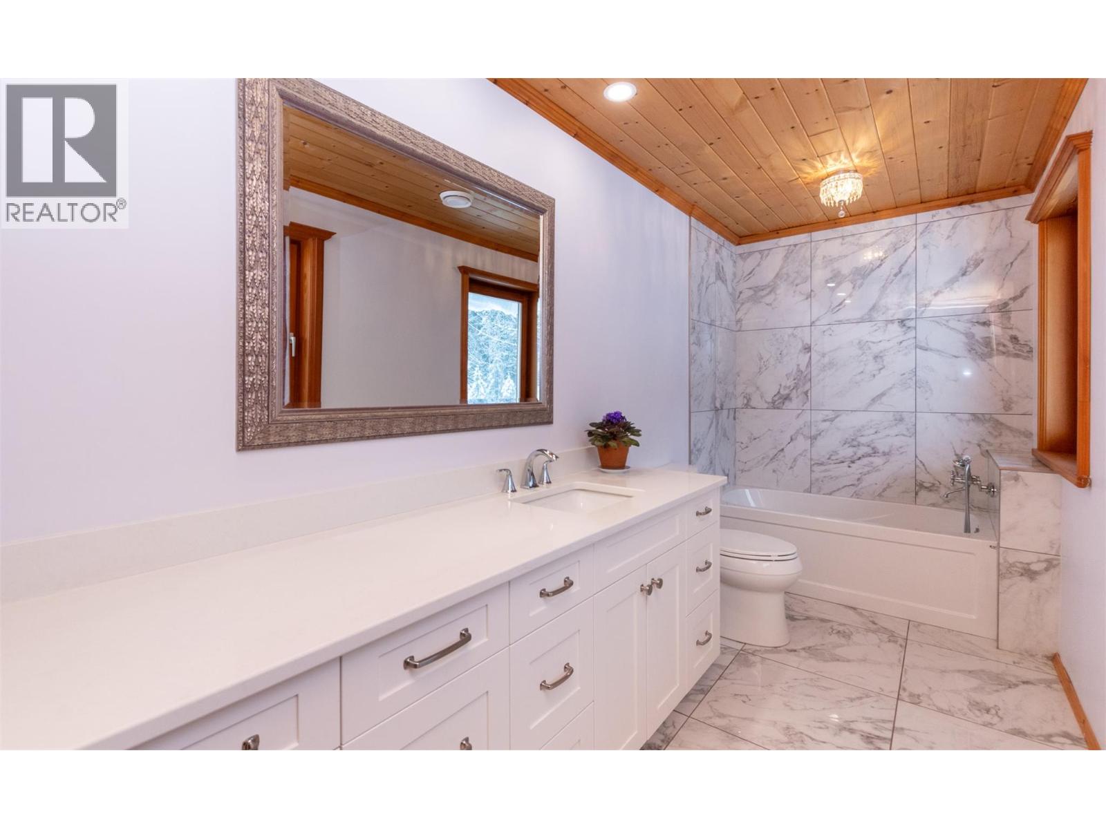 100 Lidstone Road, Salmon Arm, British Columbia  V1E 2Y1 - Photo 23 - 10373217