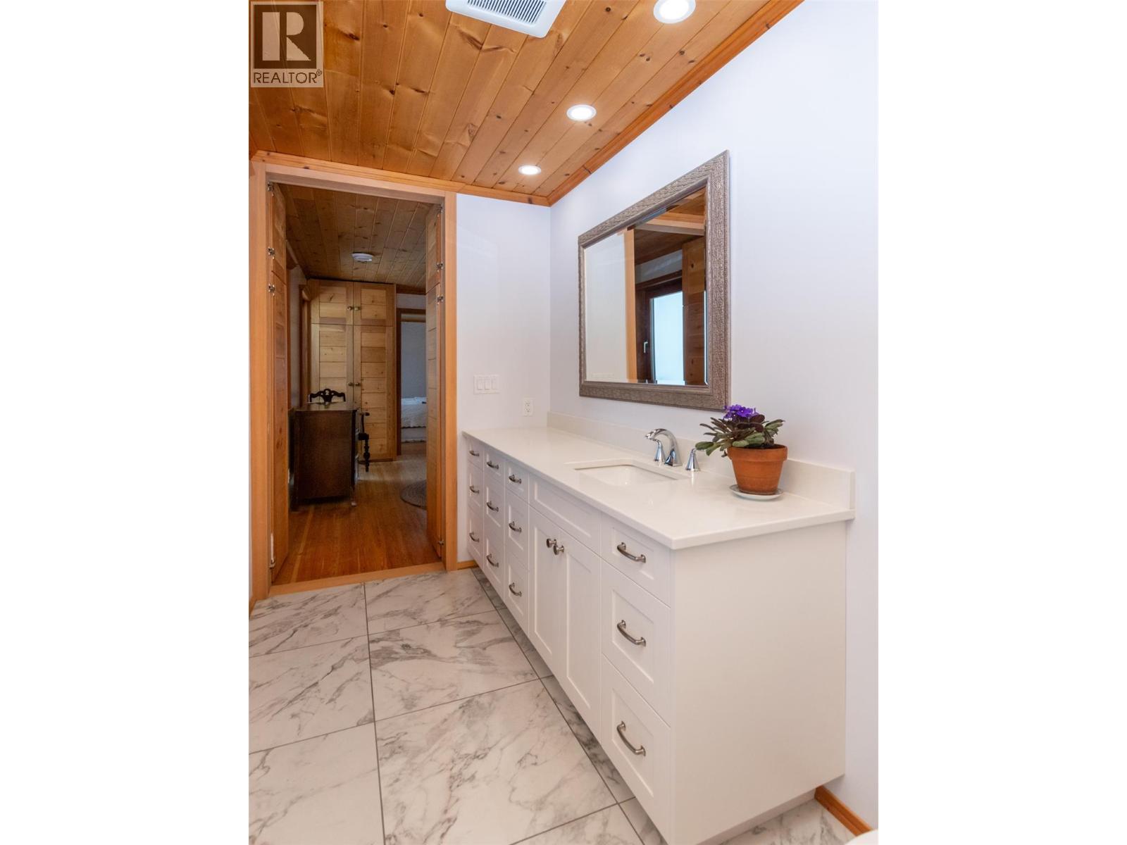 100 Lidstone Road, Salmon Arm, British Columbia  V1E 2Y1 - Photo 24 - 10373217