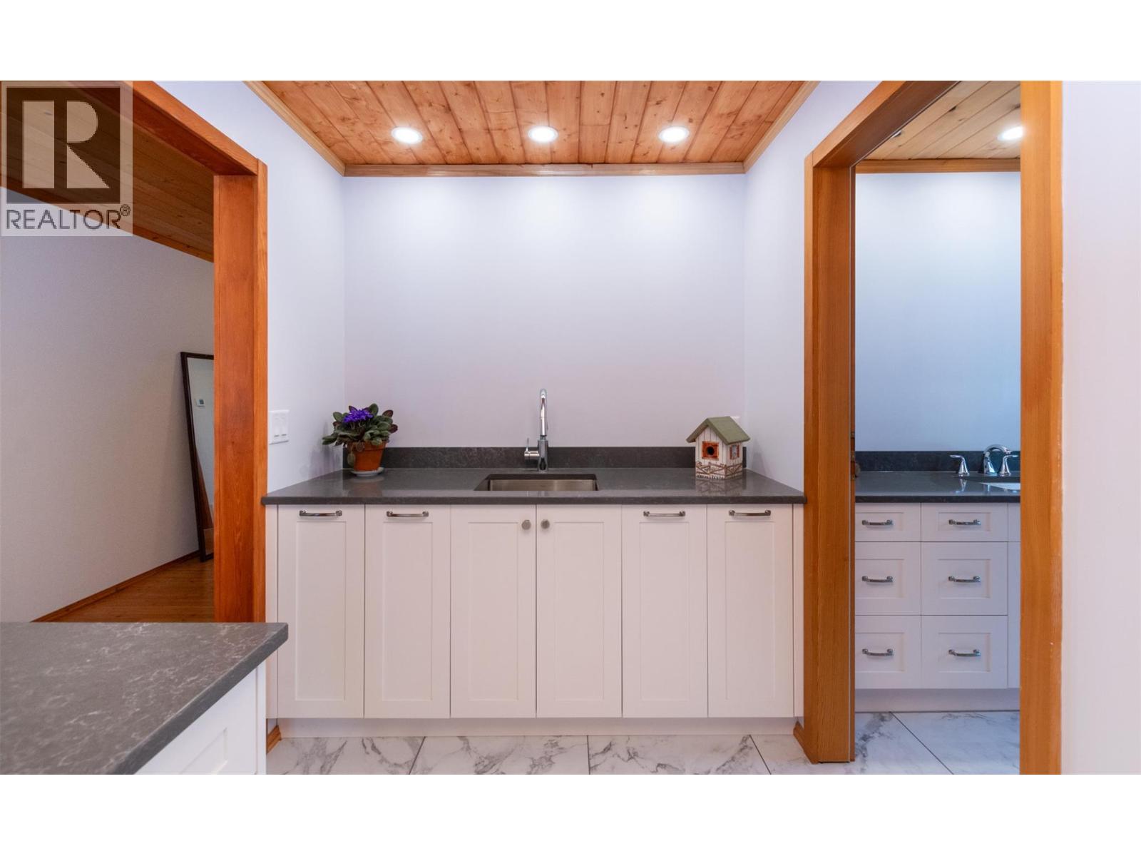 100 Lidstone Road, Salmon Arm, British Columbia  V1E 2Y1 - Photo 27 - 10373217