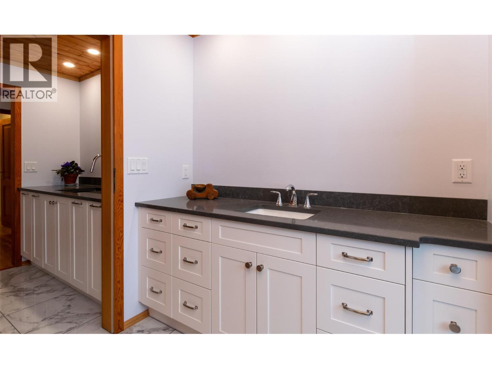 100 Lidstone Road, Salmon Arm, British Columbia  V1E 2Y1 - Photo 28 - 10373217