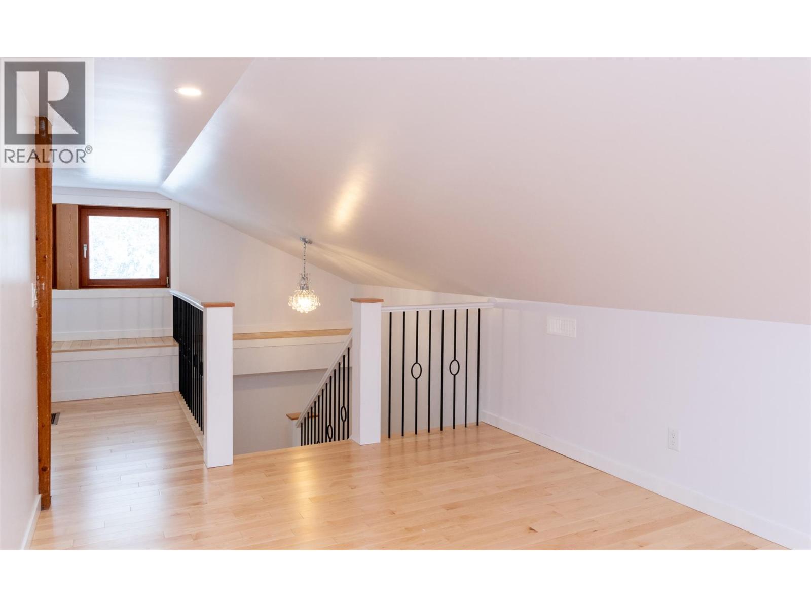 100 Lidstone Road, Salmon Arm, British Columbia  V1E 2Y1 - Photo 30 - 10373217