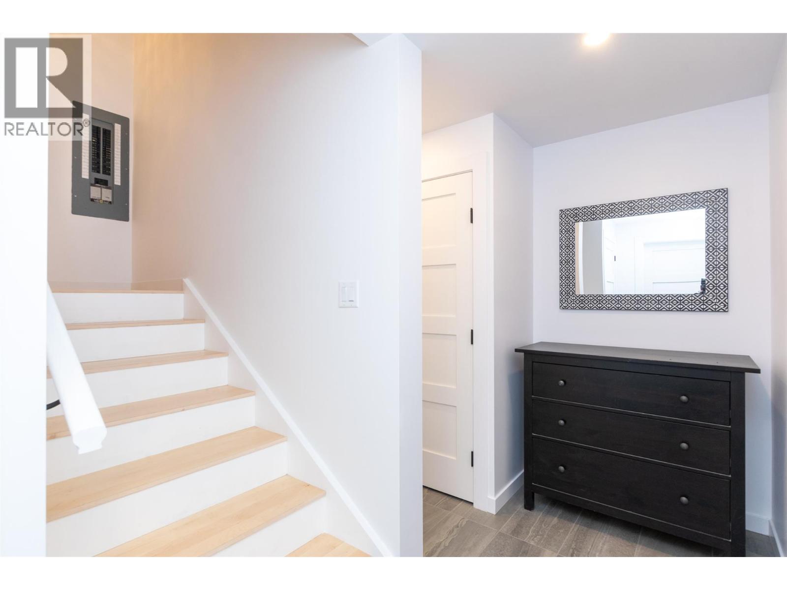 100 Lidstone Road, Salmon Arm, British Columbia  V1E 2Y1 - Photo 34 - 10373217