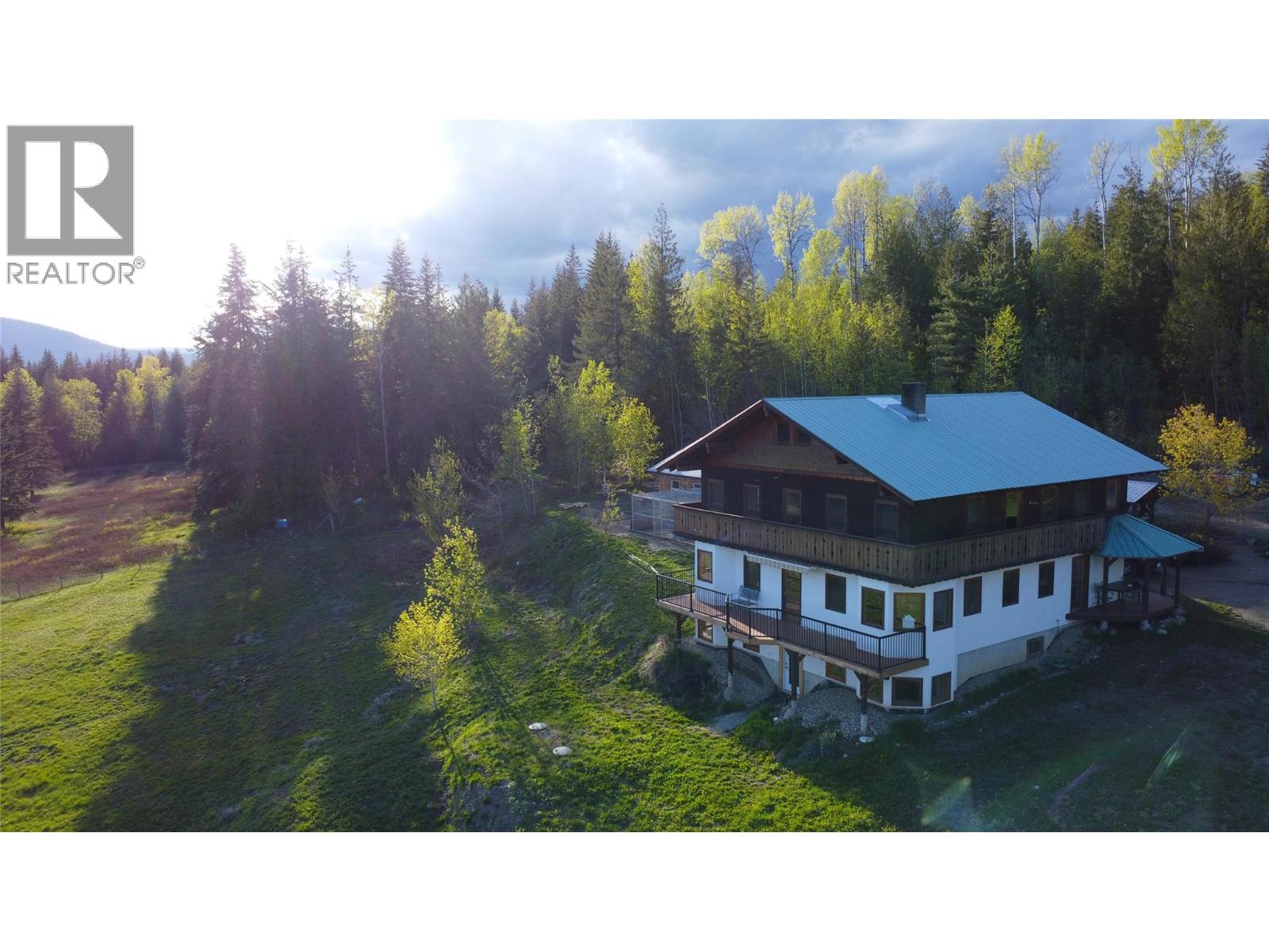 100 Lidstone Road, Salmon Arm, British Columbia  V1E 2Y1 - Photo 4 - 10373217