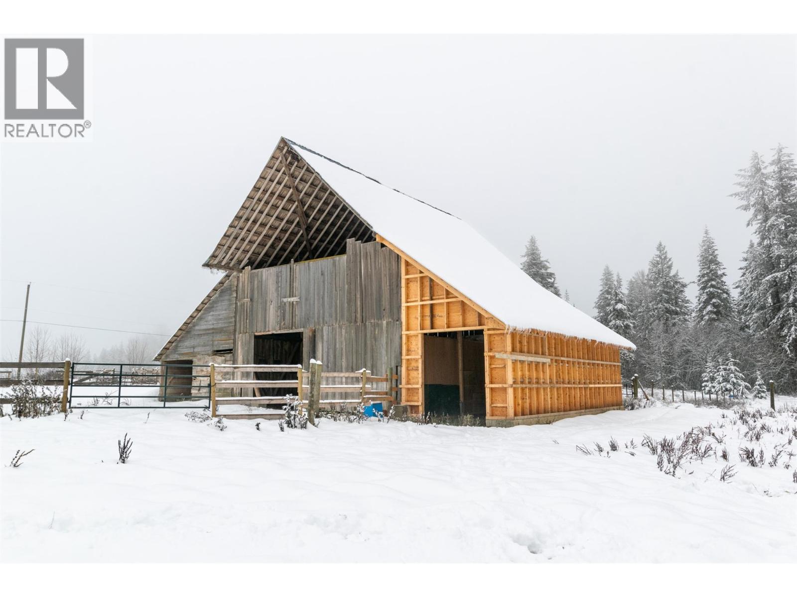 100 Lidstone Road, Salmon Arm, British Columbia  V1E 2Y1 - Photo 40 - 10373217