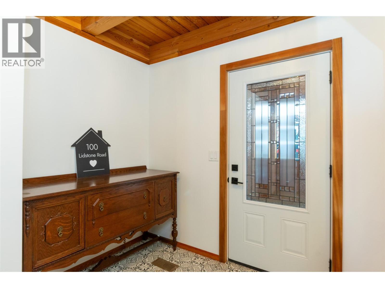 100 Lidstone Road, Salmon Arm, British Columbia  V1E 2Y1 - Photo 6 - 10373217