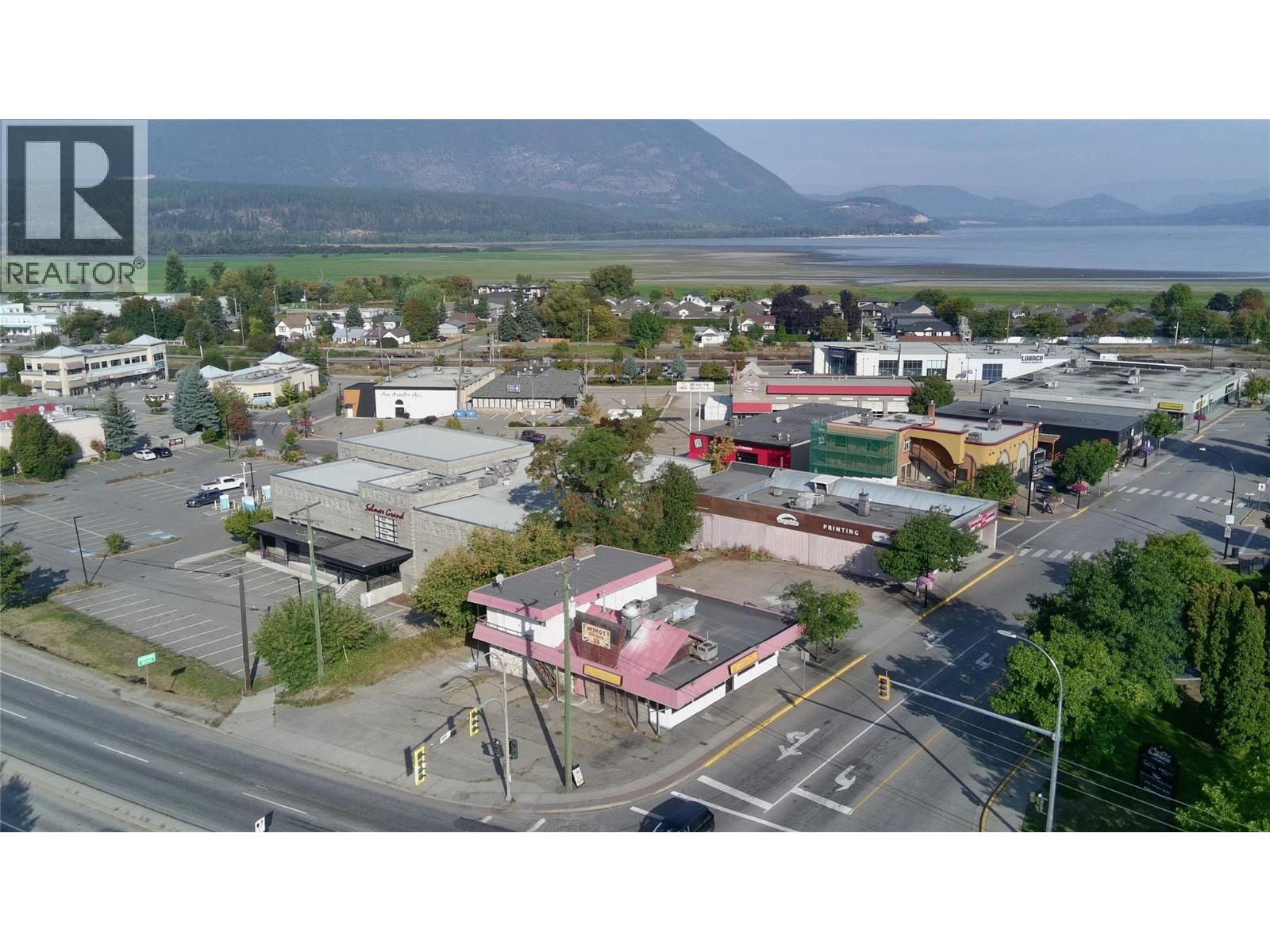 21 & 61 Shuswap Street NW, salmon arm, British Columbia