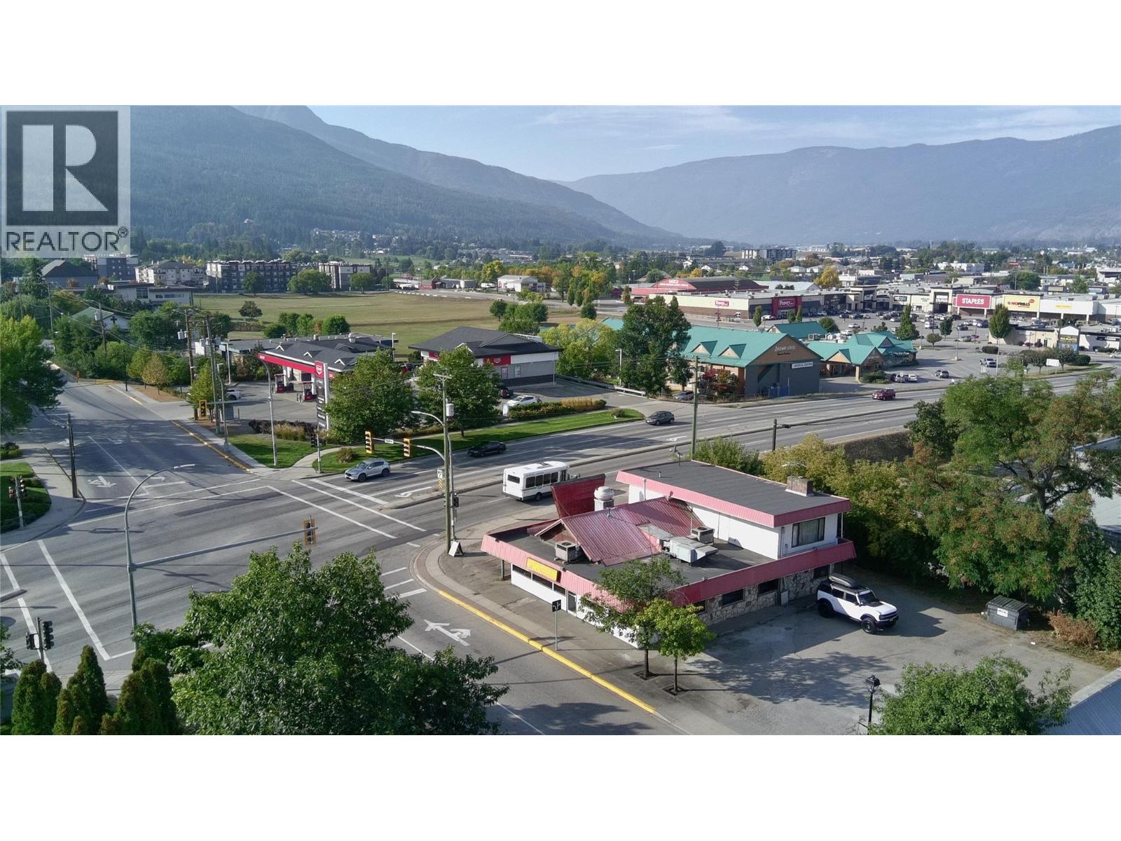 21 & 61 Shuswap Street Nw, Salmon Arm, British Columbia  V1E 4N7 - Photo 12 - 10373348