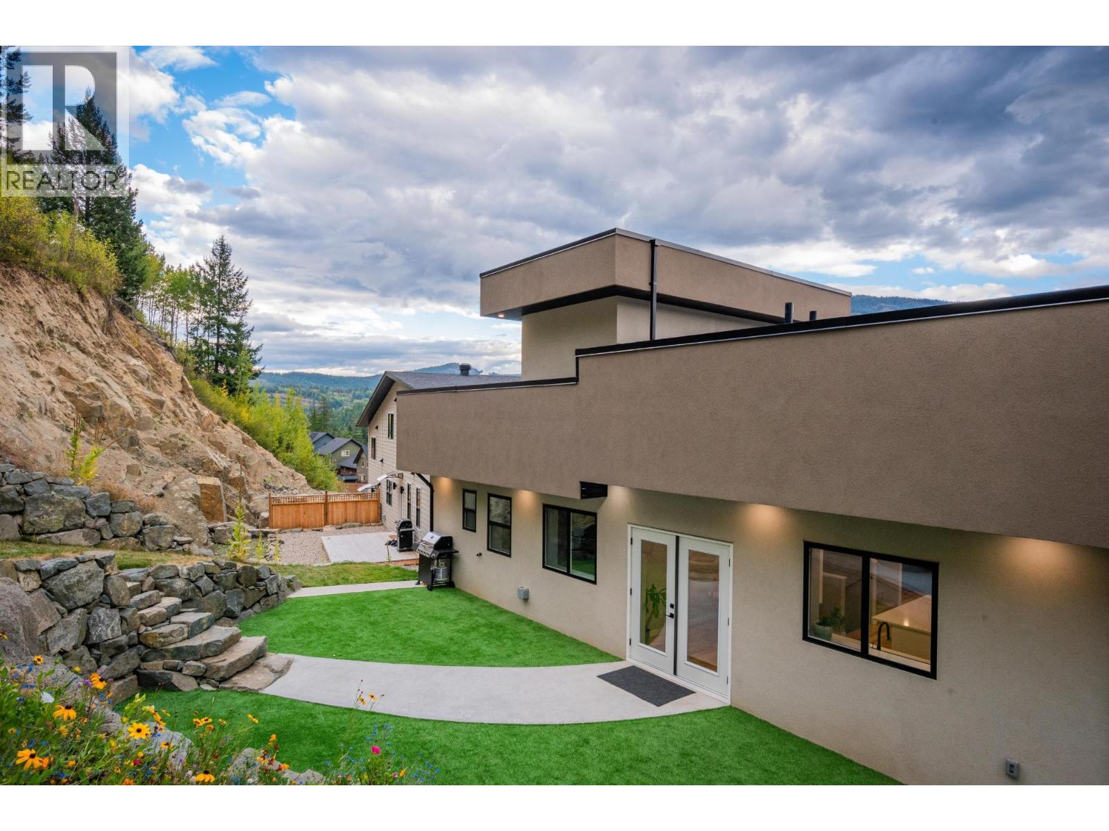 934 REDSTONE Drive, rossland, British Columbia