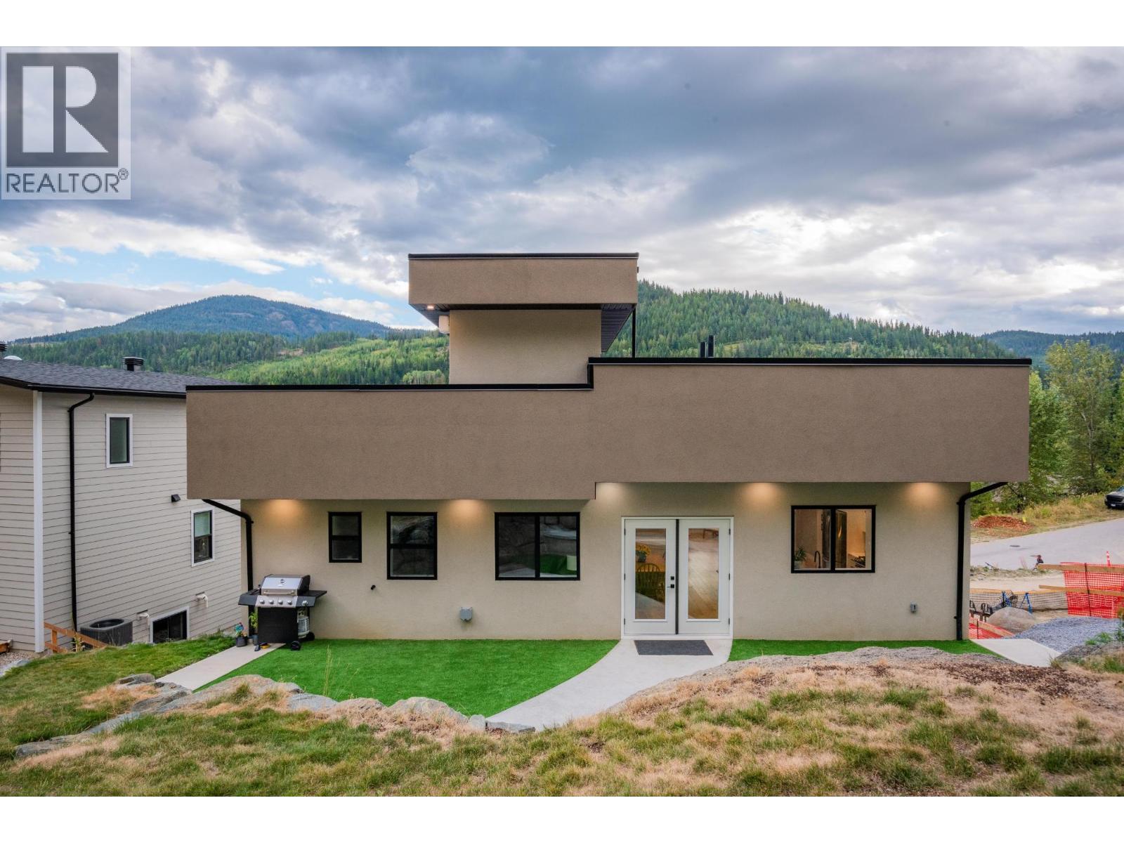 934 Redstone Drive, Rossland, British Columbia  V0G 1Y0 - Photo 3 - 10373382