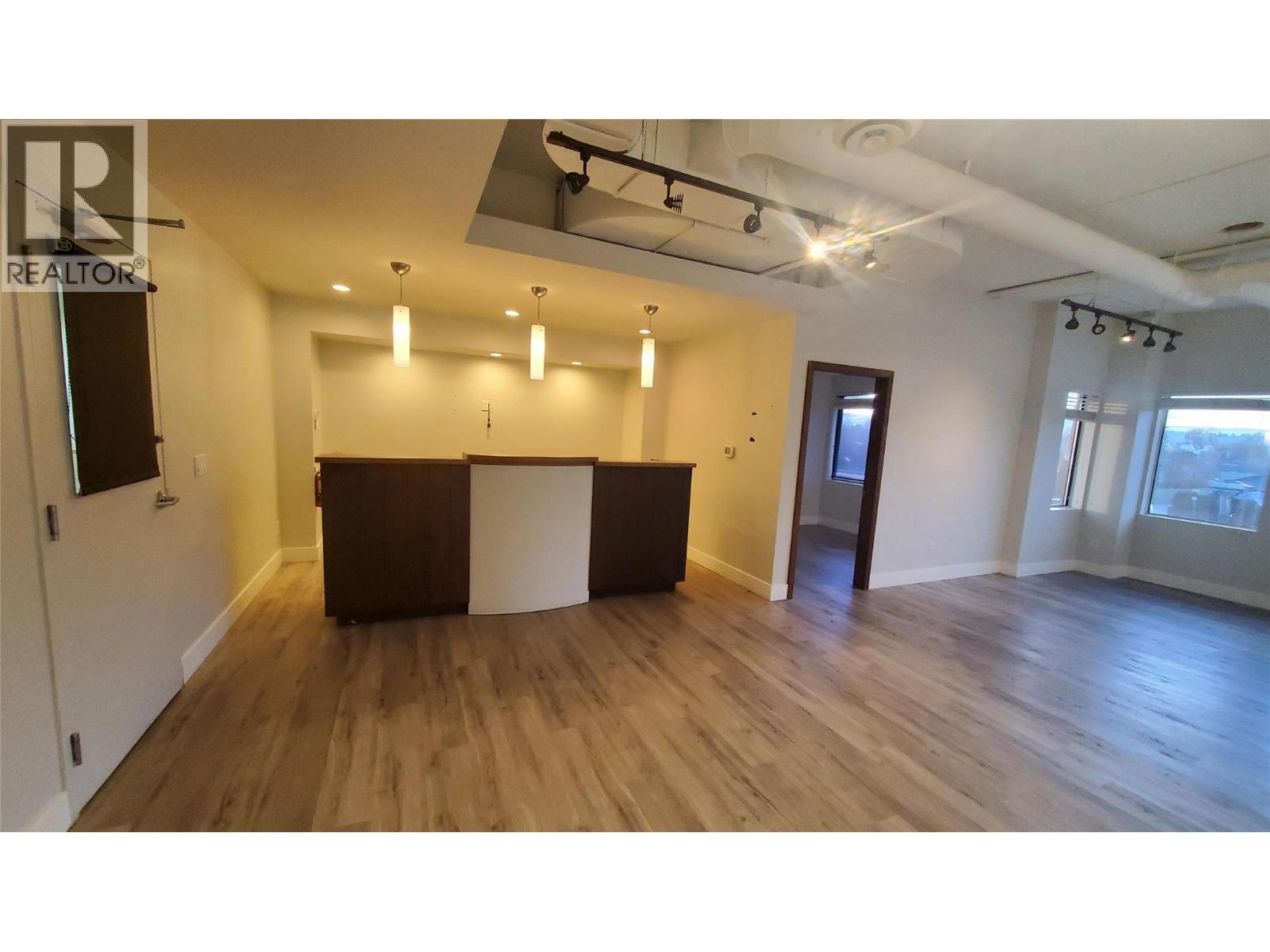 1740 Gordon Drive Unit# 204, Kelowna, British Columbia  V1Y 3H2 - Photo 2 - 10373411