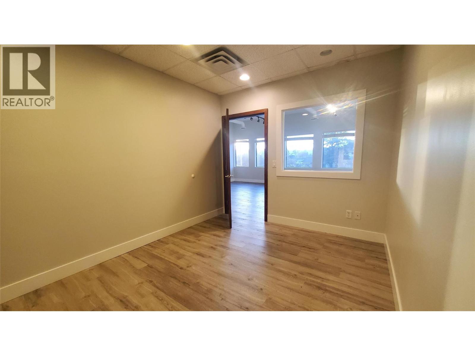 1740 Gordon Drive Unit# 204, Kelowna, British Columbia  V1Y 3H2 - Photo 3 - 10373411
