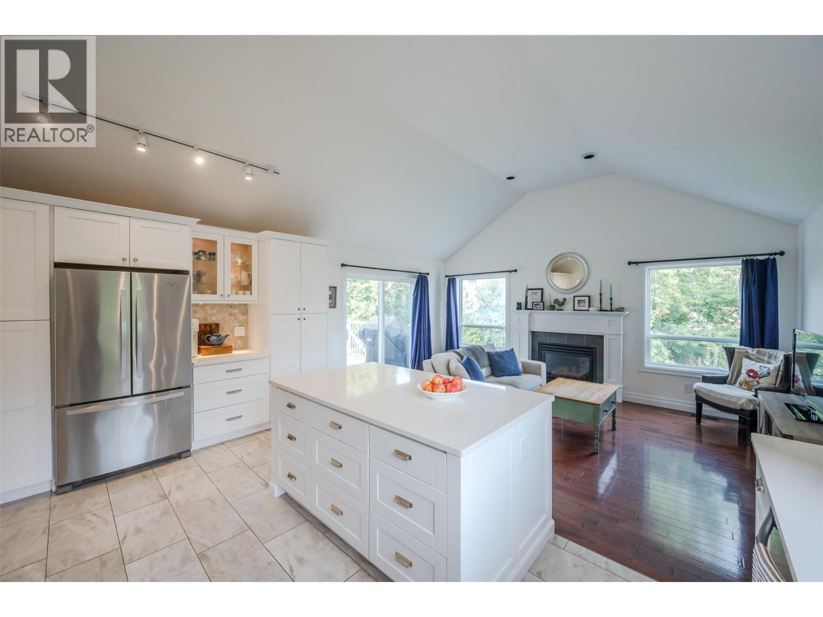 6107 Tavender Court, Summerland, British Columbia  V0H 1Z7 - Photo 5 - 10373390