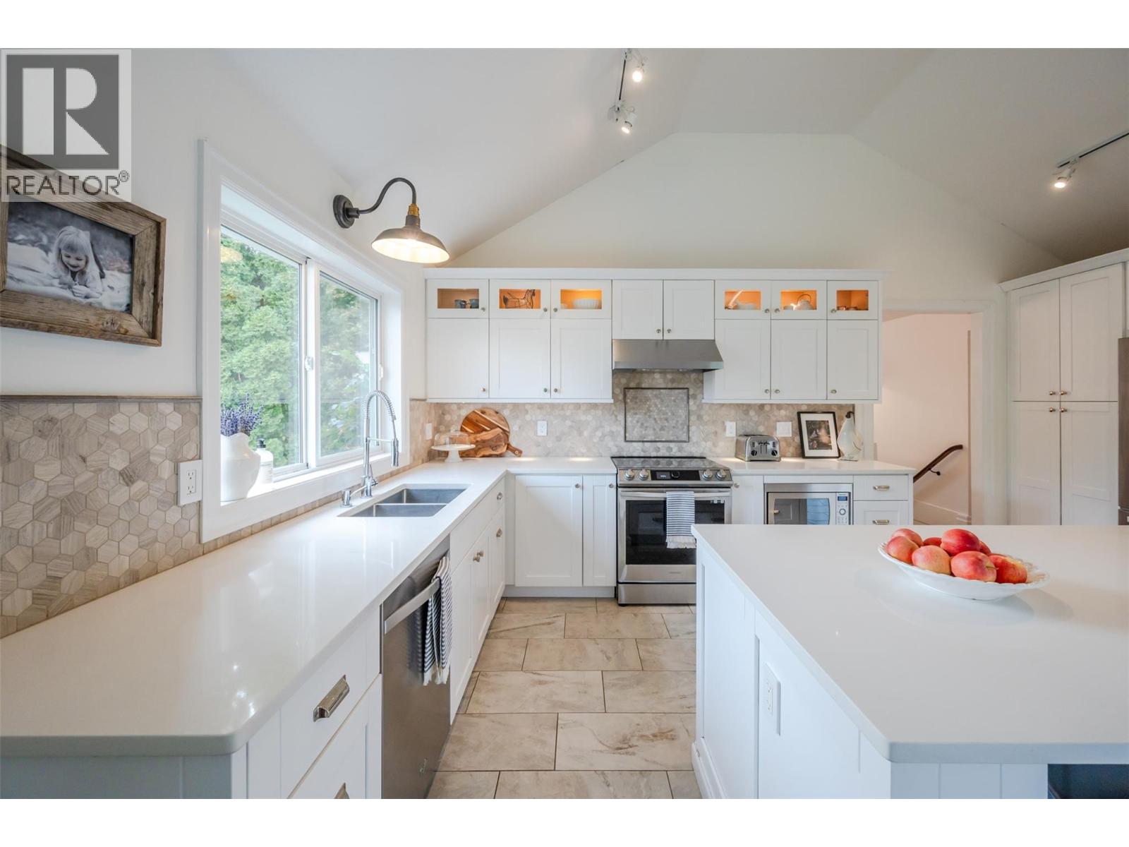 6107 Tavender Court, Summerland, British Columbia  V0H 1Z7 - Photo 7 - 10373390