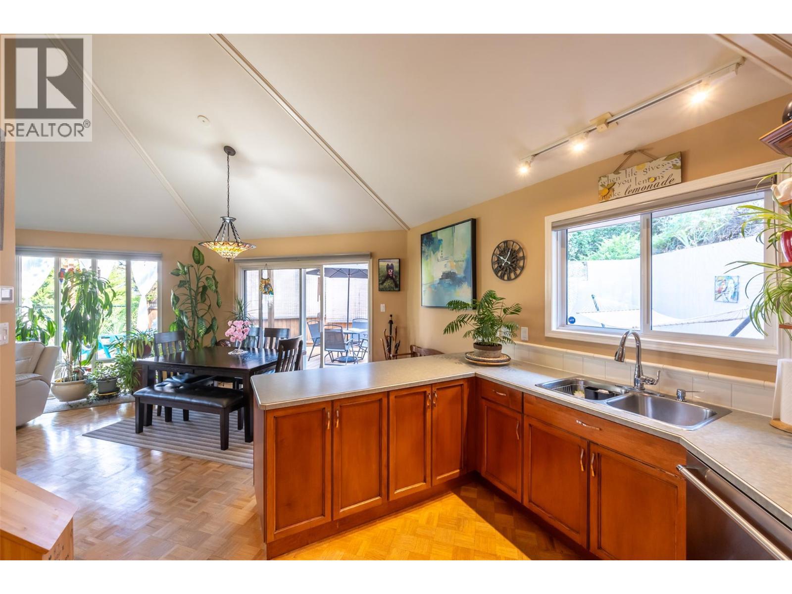 4744 Lakeside Road, Penticton, British Columbia  V2A 8W6 - Photo 15 - 10373263