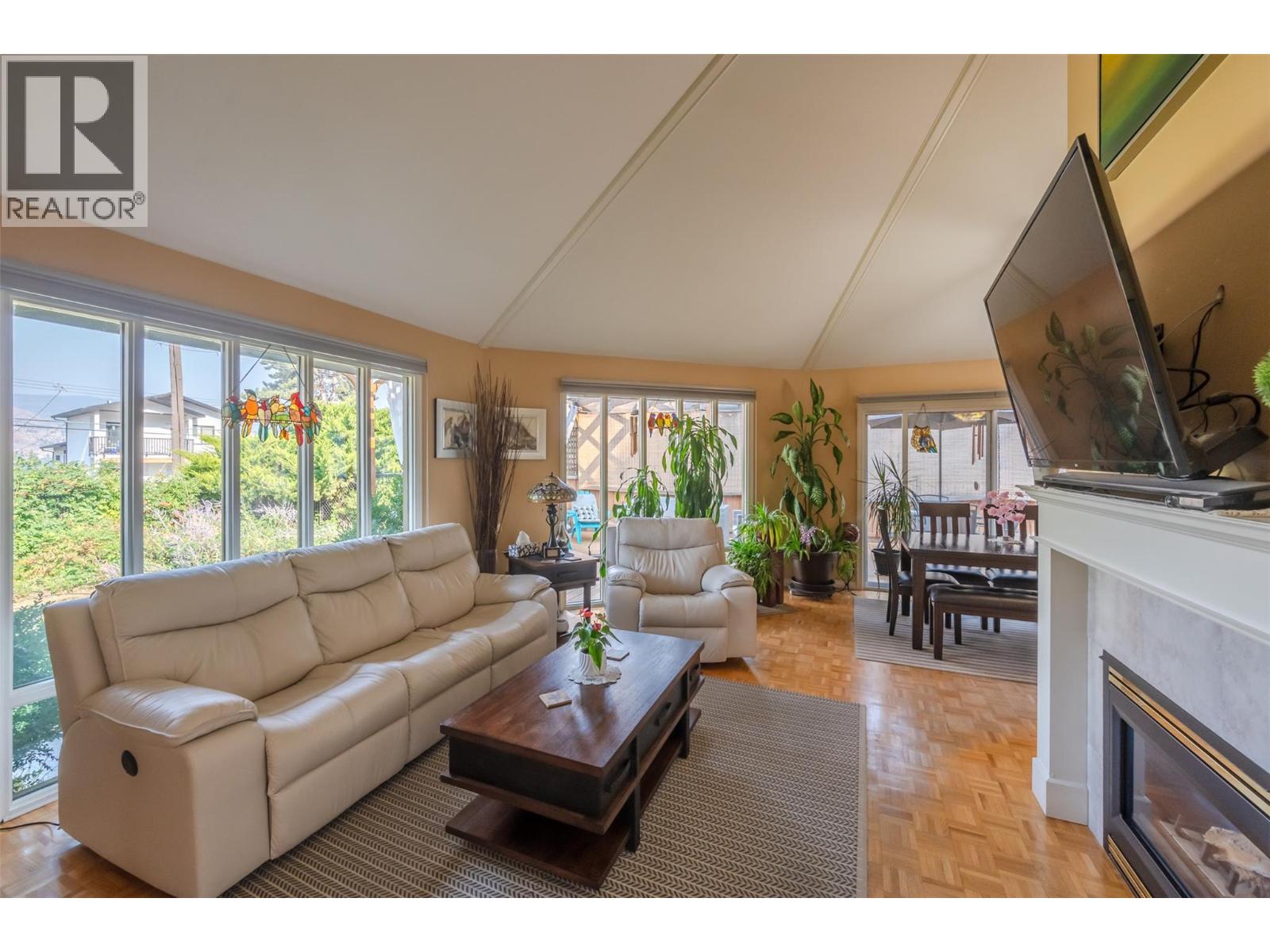 4744 Lakeside Road, Penticton, British Columbia  V2A 8W6 - Photo 4 - 10373263