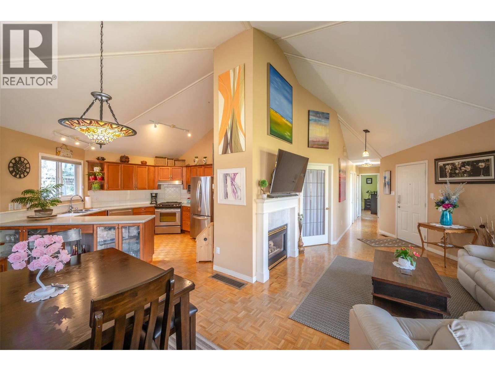 4744 Lakeside Road, Penticton, British Columbia  V2A 8W6 - Photo 7 - 10373263