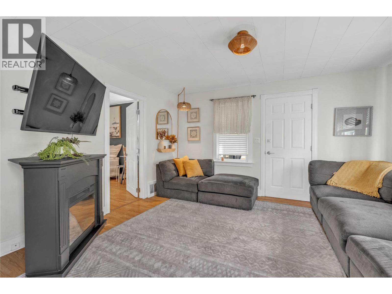 10120 Julia Street, Summerland, British Columbia  V0H 1Z5 - Photo 3 - 10373111