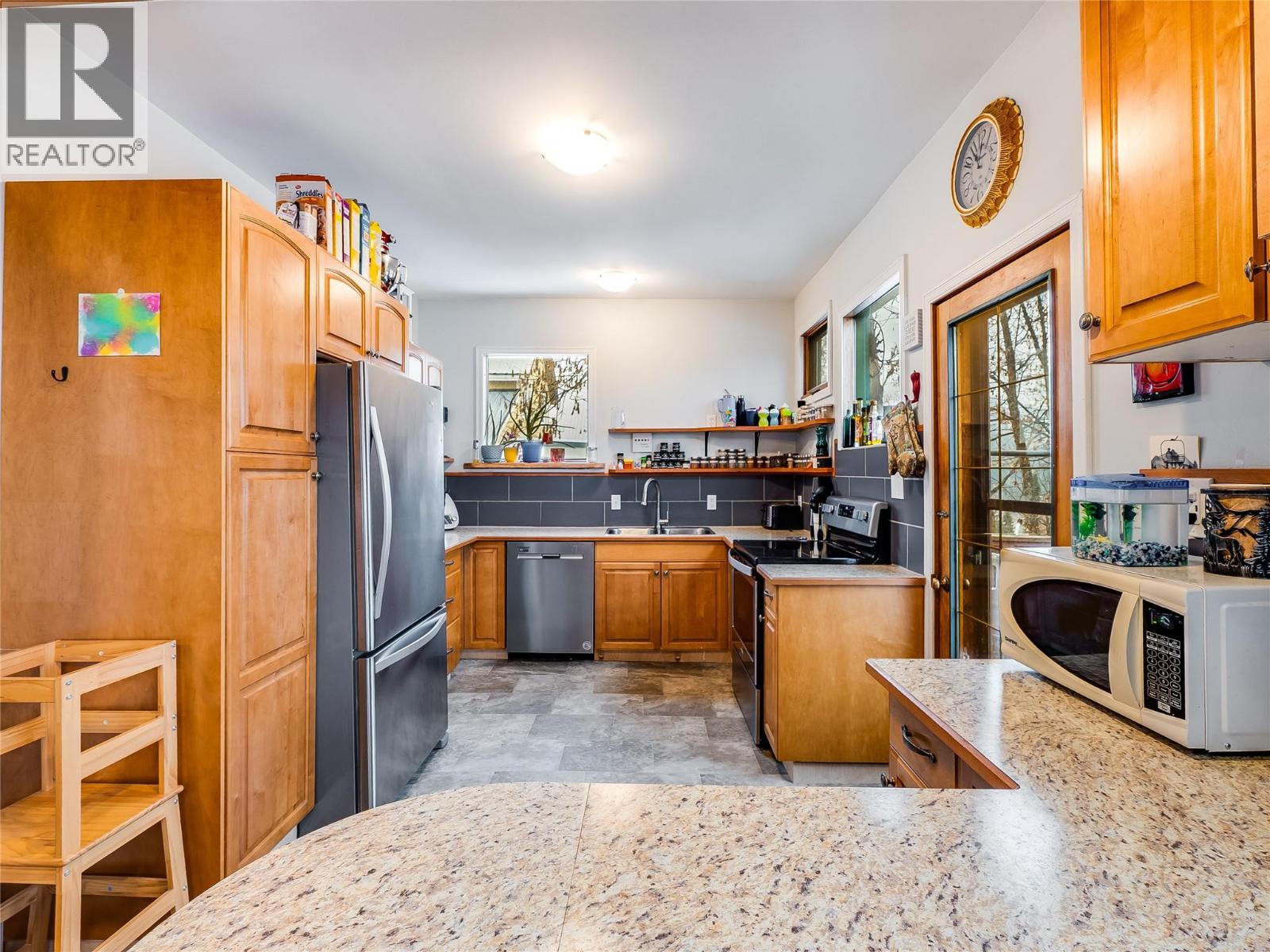 2050 Georgia Street, Rossland, British Columbia  V0G 1Y0 - Photo 12 - 10373283