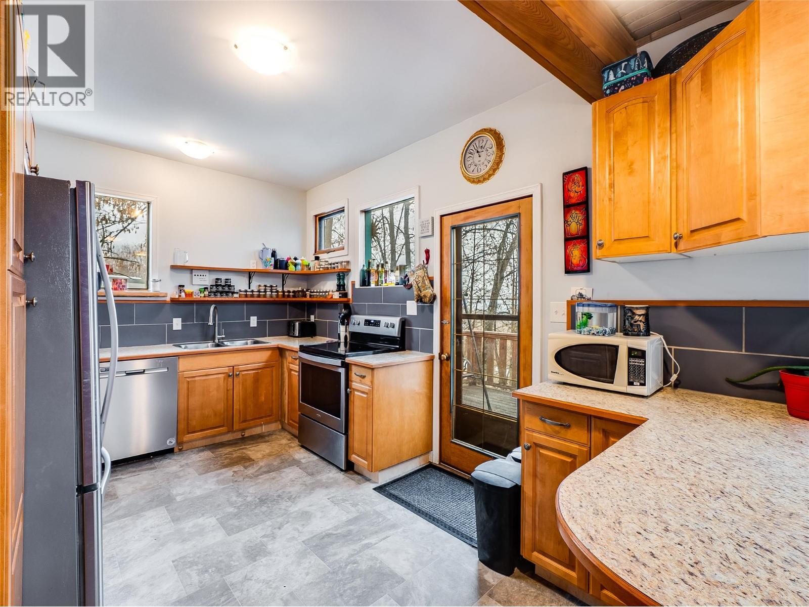 2050 Georgia Street, Rossland, British Columbia  V0G 1Y0 - Photo 13 - 10373283