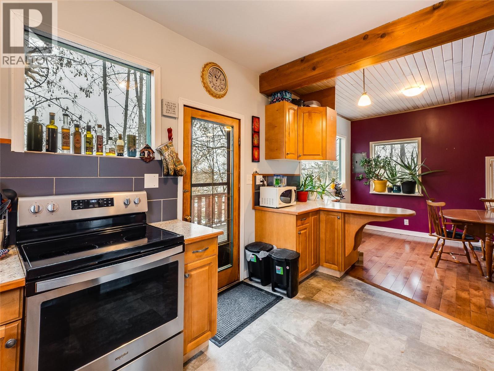 2050 Georgia Street, Rossland, British Columbia  V0G 1Y0 - Photo 14 - 10373283