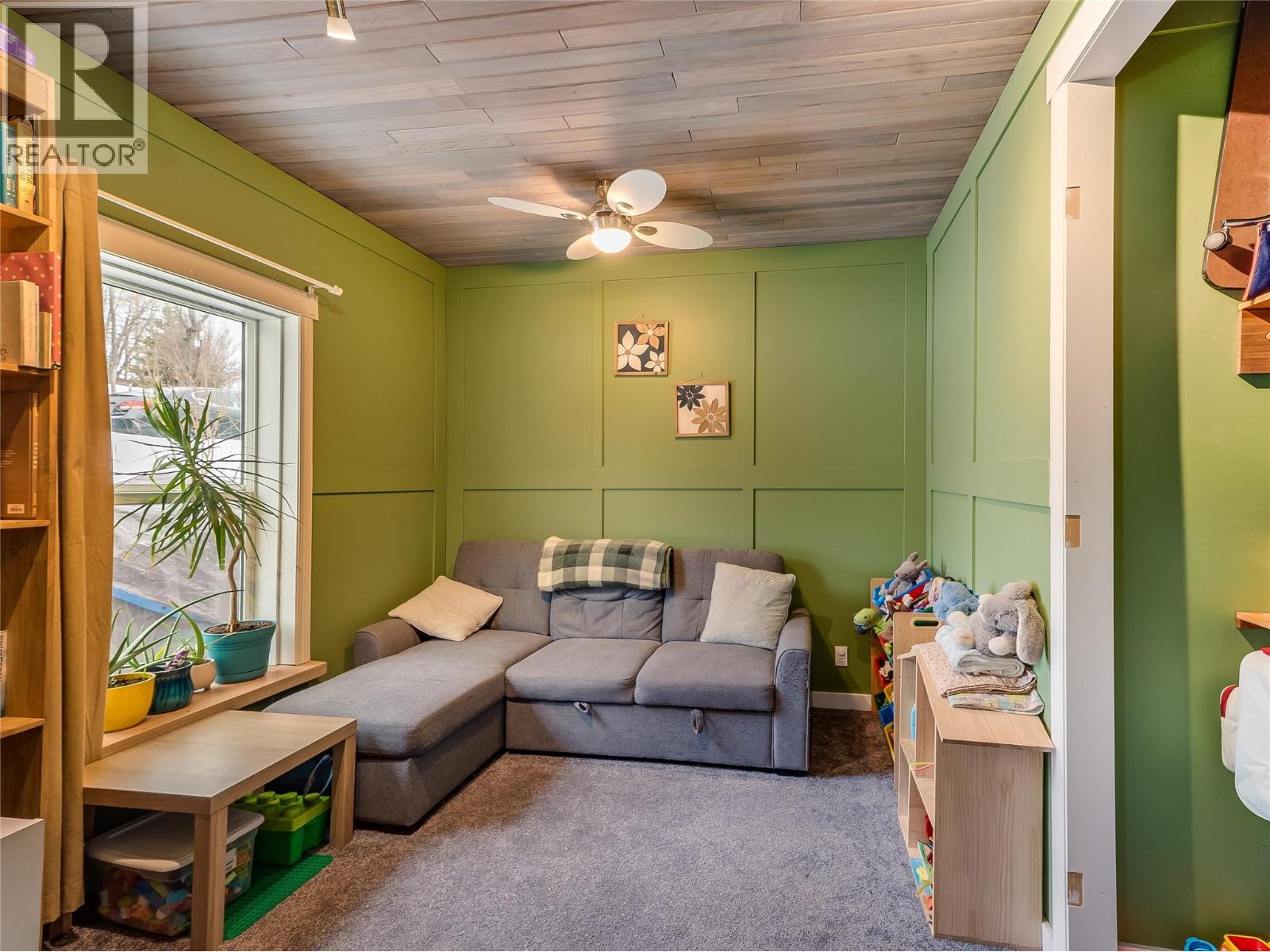 2050 Georgia Street, Rossland, British Columbia  V0G 1Y0 - Photo 16 - 10373283