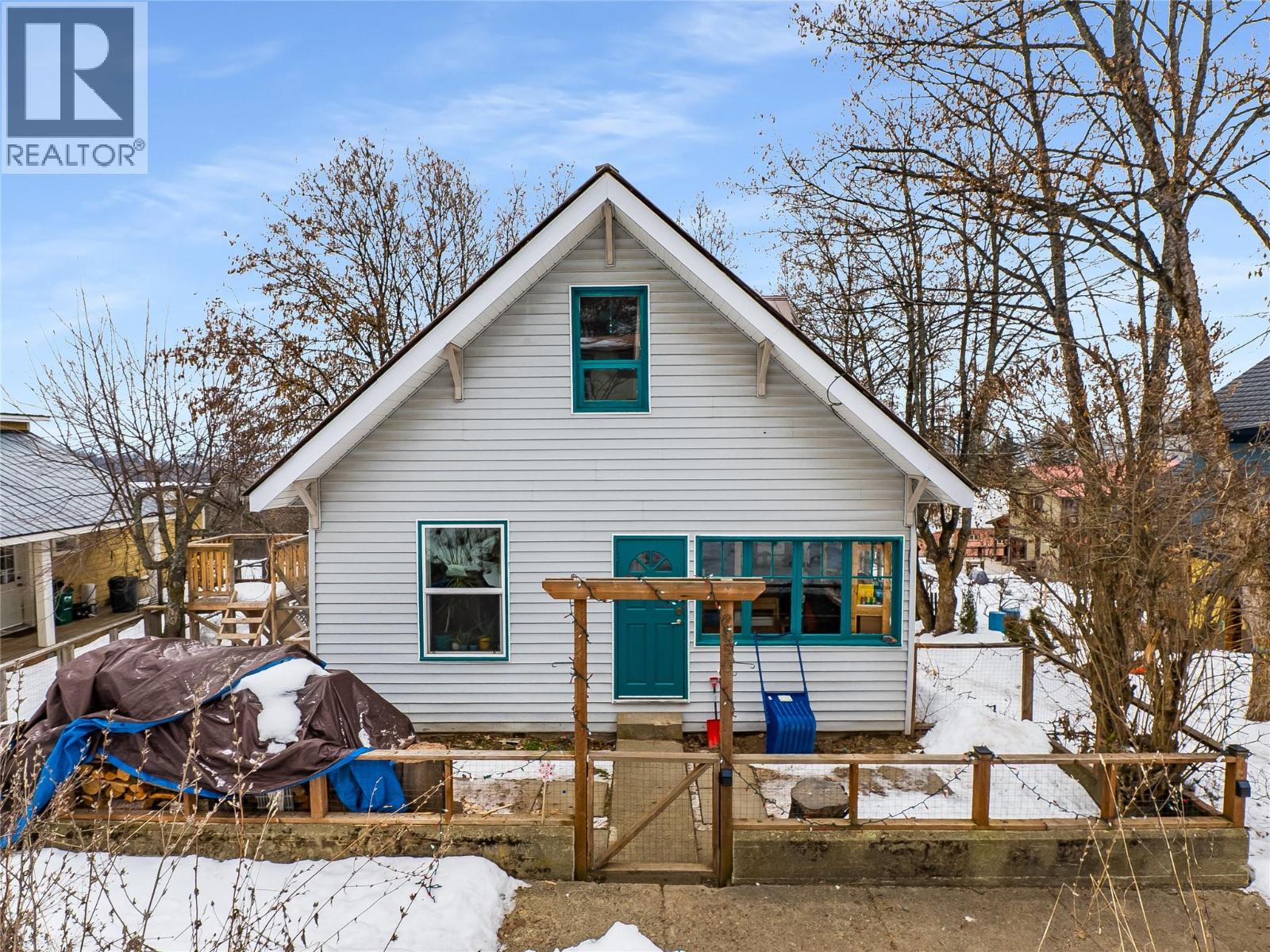 2050 Georgia Street, Rossland, British Columbia  V0G 1Y0 - Photo 2 - 10373283