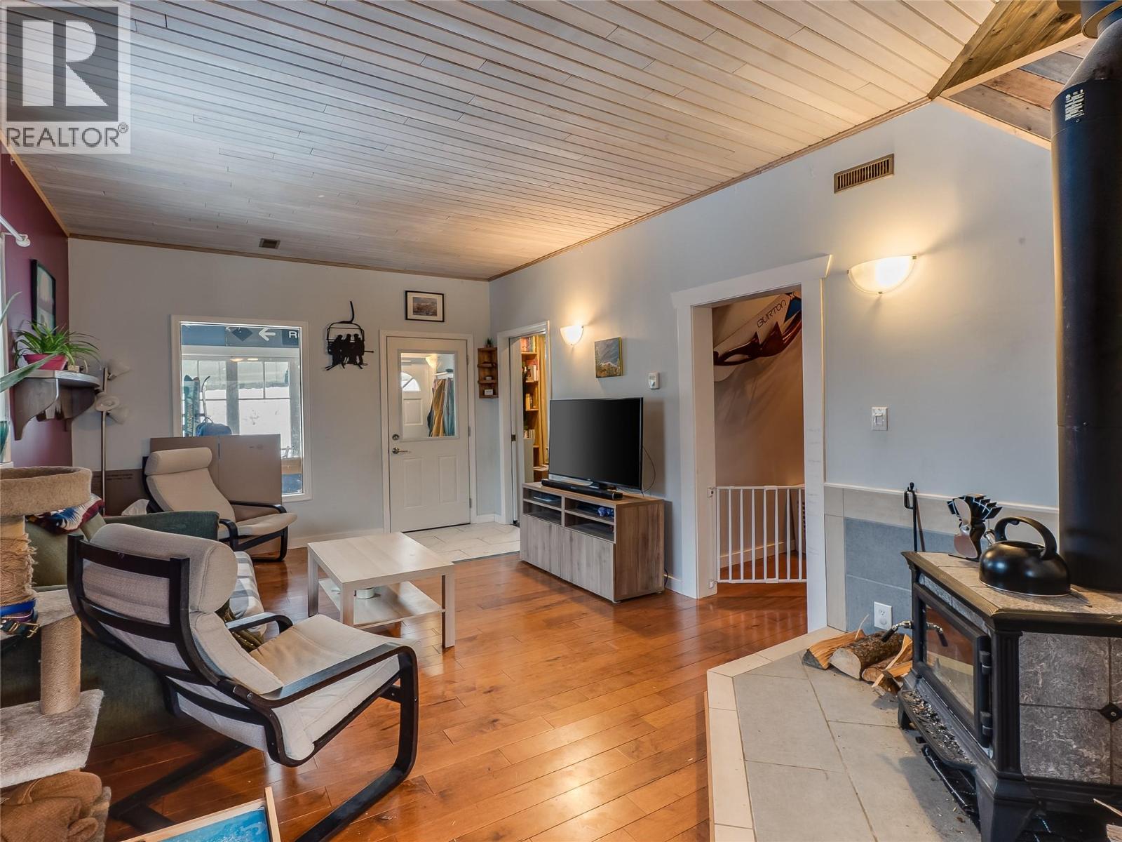 2050 Georgia Street, Rossland, British Columbia  V0G 1Y0 - Photo 8 - 10373283
