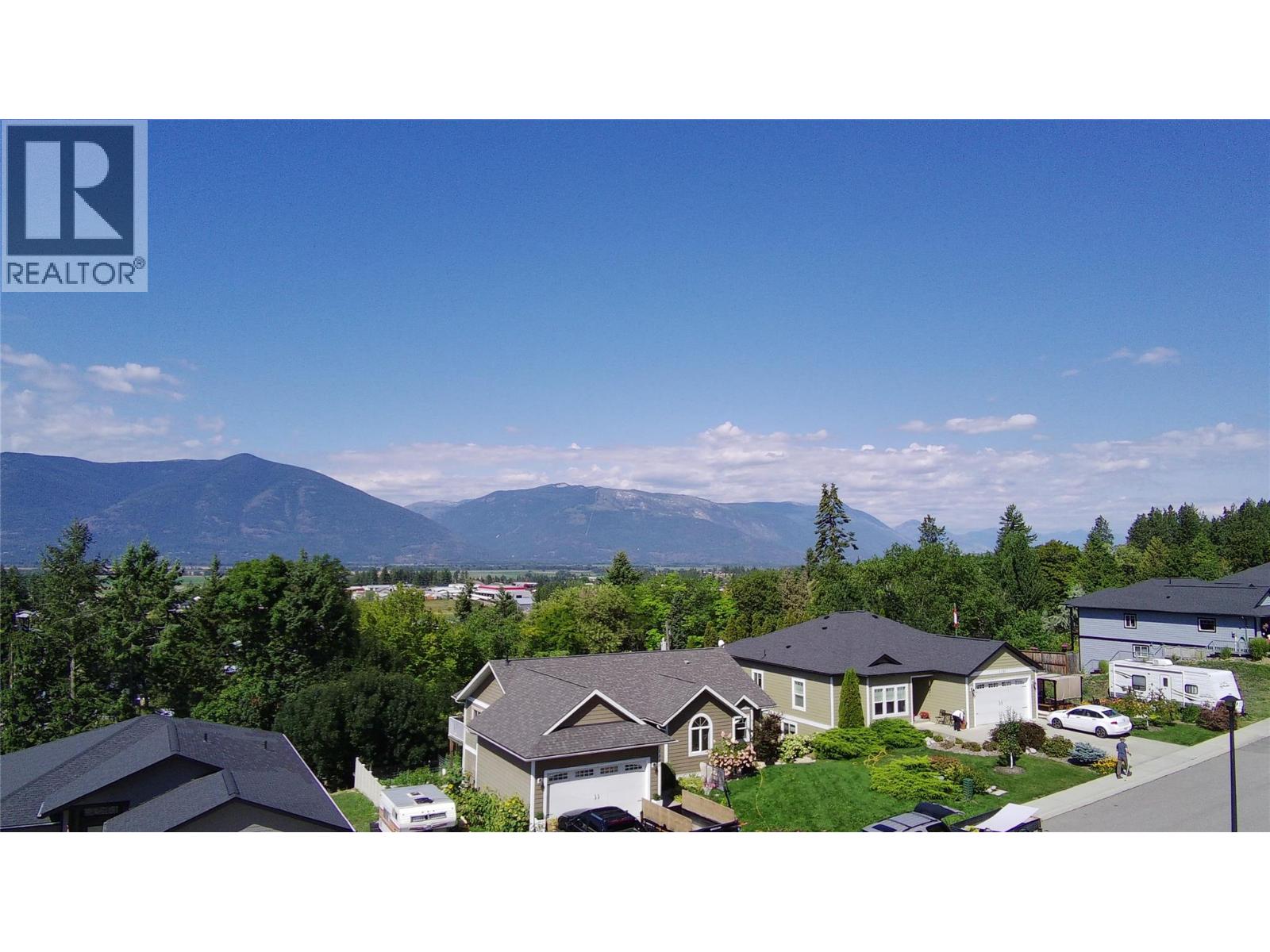 1108 12th Avenue N, Creston, British Columbia  V0B 1G6 - Photo 2 - 10372512