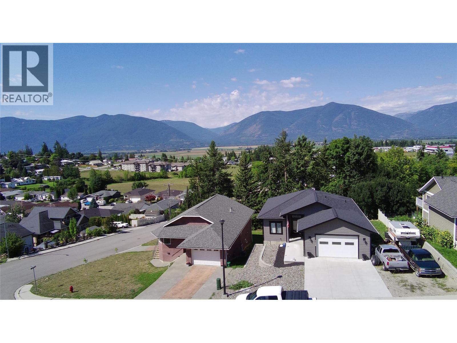 1108 12th Avenue N, Creston, British Columbia  V0B 1G6 - Photo 3 - 10372512