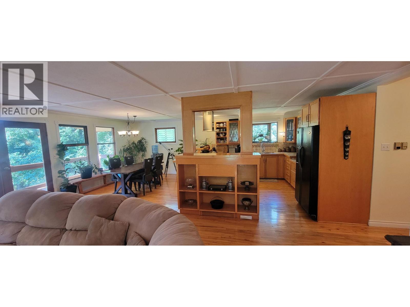 9841 Talbot Road, Nelway, British Columbia  V0G 1Z0 - Photo 13 - 10372904