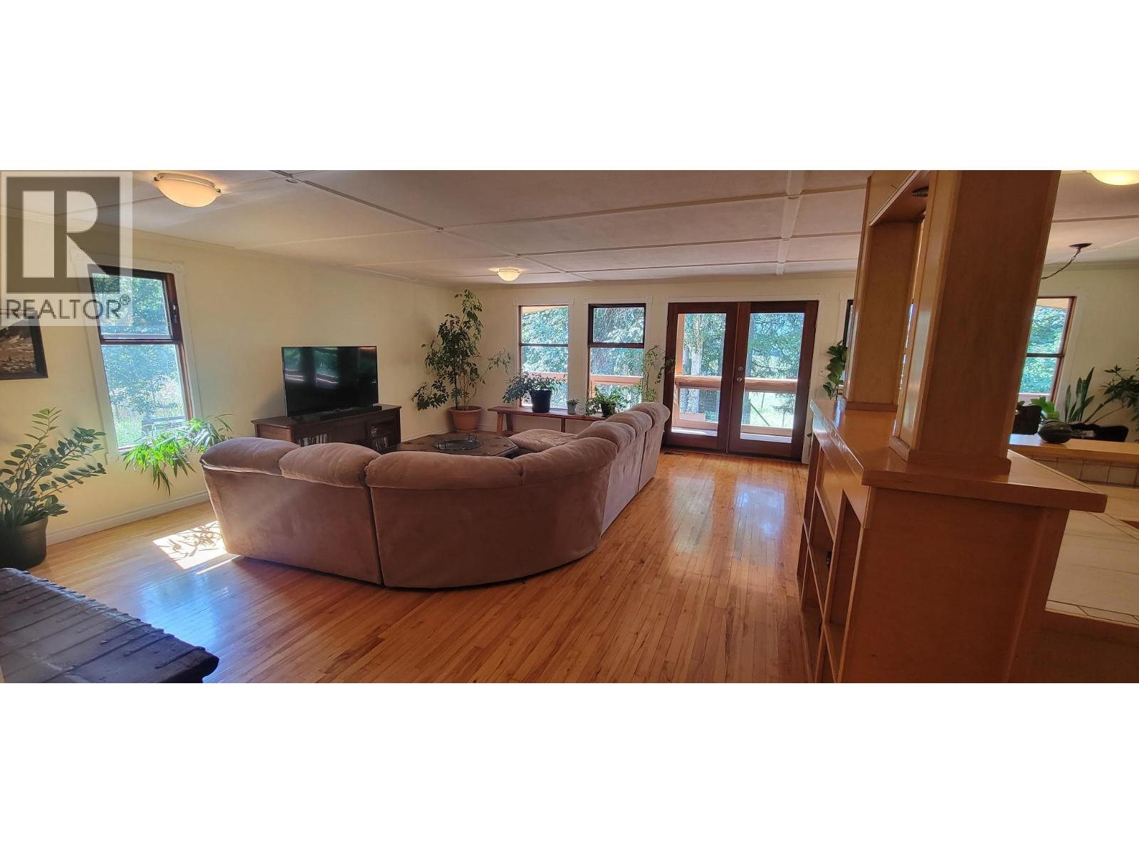 9841 Talbot Road, Nelway, British Columbia  V0G 1Z0 - Photo 16 - 10372904