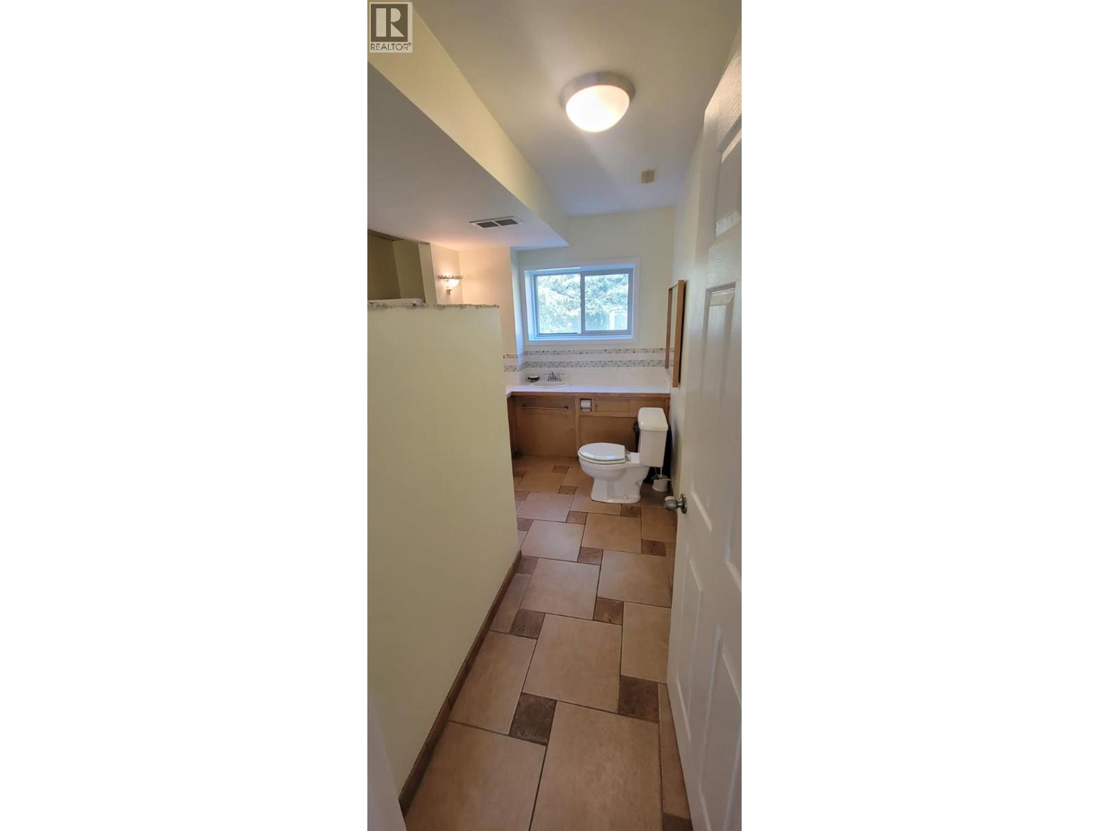 9841 Talbot Road, Nelway, British Columbia  V0G 1Z0 - Photo 18 - 10372904