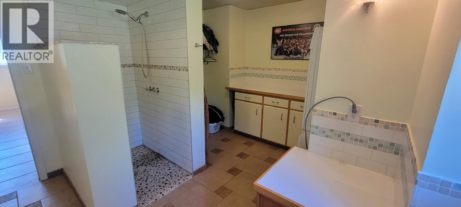 9841 Talbot Road, Nelway, British Columbia  V0G 1Z0 - Photo 20 - 10372904