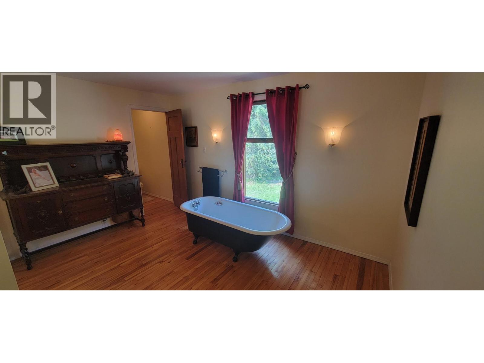 9841 Talbot Road, Nelway, British Columbia  V0G 1Z0 - Photo 21 - 10372904
