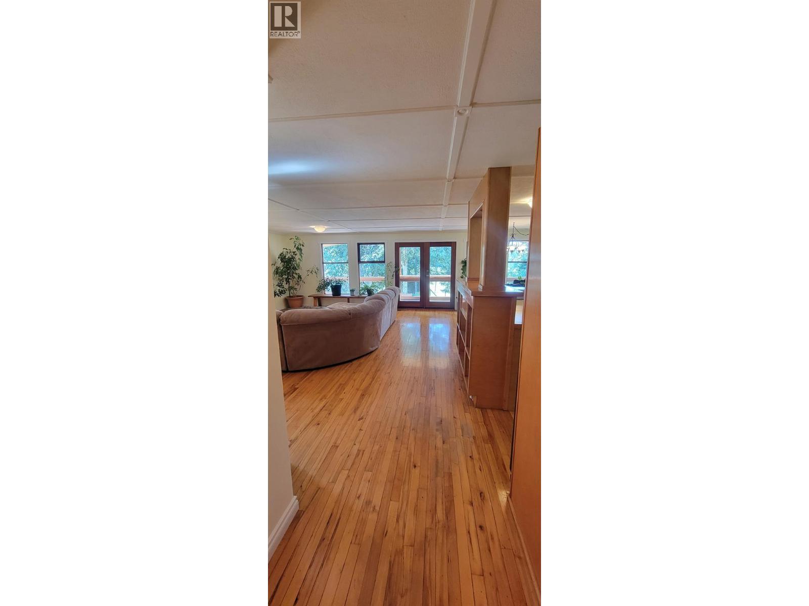 9841 Talbot Road, Nelway, British Columbia  V0G 1Z0 - Photo 25 - 10372904