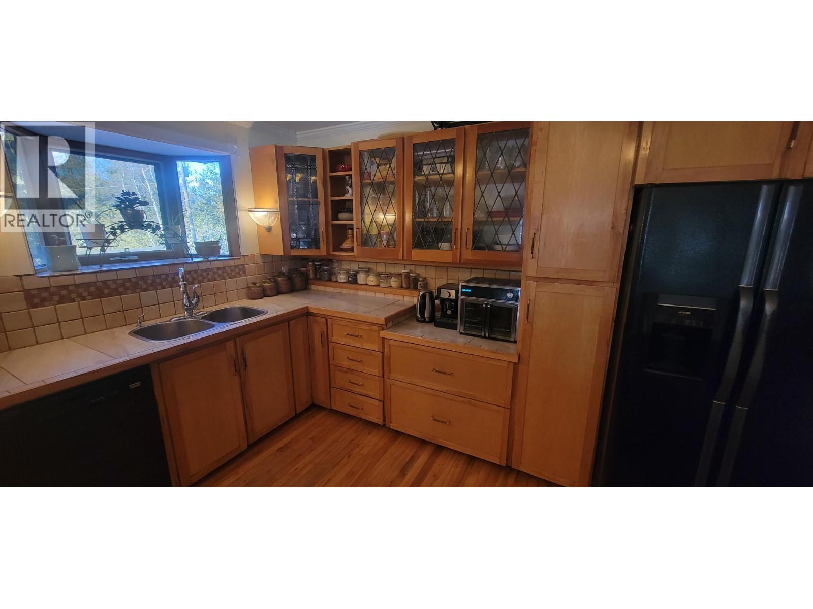 9841 Talbot Road, Nelway, British Columbia  V0G 1Z0 - Photo 3 - 10372904