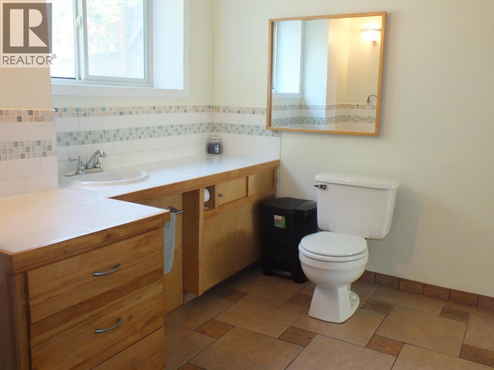 9841 Talbot Road, Nelway, British Columbia  V0G 1Z0 - Photo 30 - 10372904